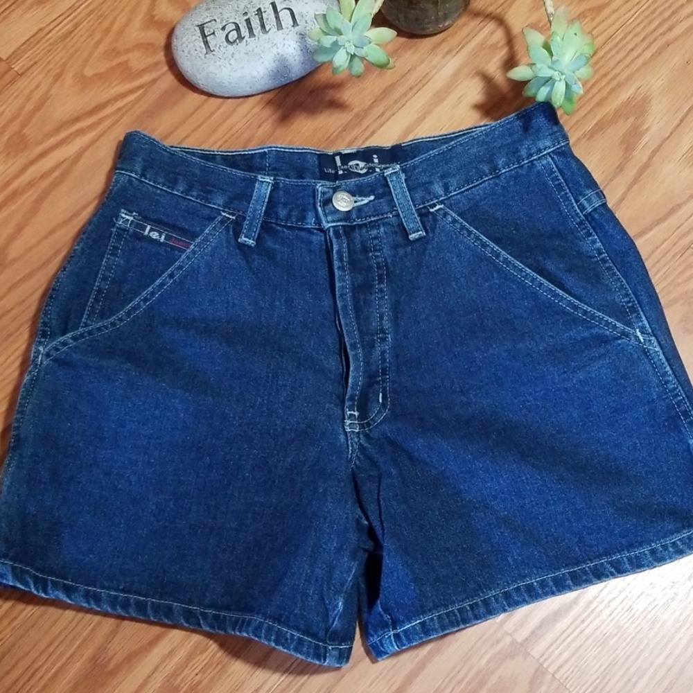 Vintage lei high waisted shorts size 1‎